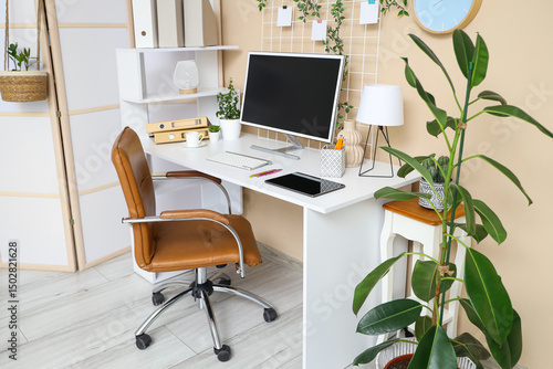 Modern home office workspac...