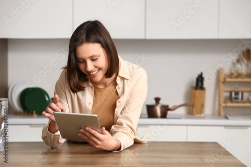 Young woman using tablet co...