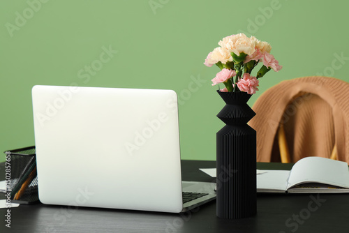 Modern home office workspac...