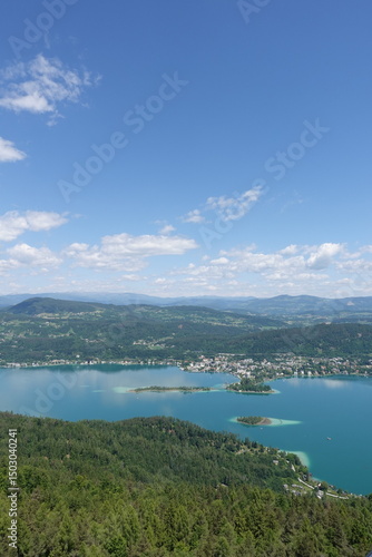 Wallpaper Mural 春のヴェルター湖 Torontodigital.ca