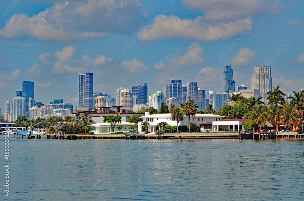 Fototapeta premium Dilido Island luxury homes and Miami tall building skyline
