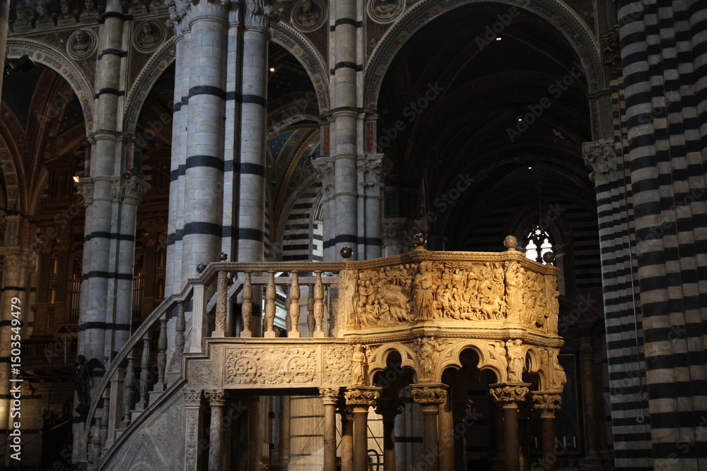 Fototapeta premium The pulpit in the interior of the Siena Cathedral (Duomo di Siena), a work of Nicola Pisano, Italy.