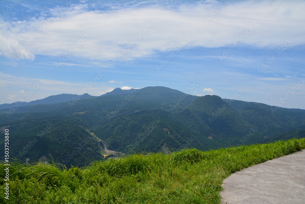 Obraz premium 大室山山頂から見た天城山