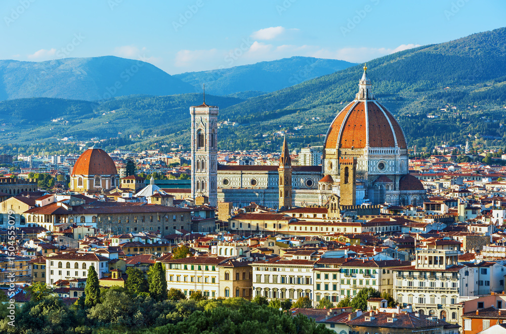 Fototapeta premium Beautiful view on hard of amazing Florence city and the Cathedral at sunrise, Florence, Italy 