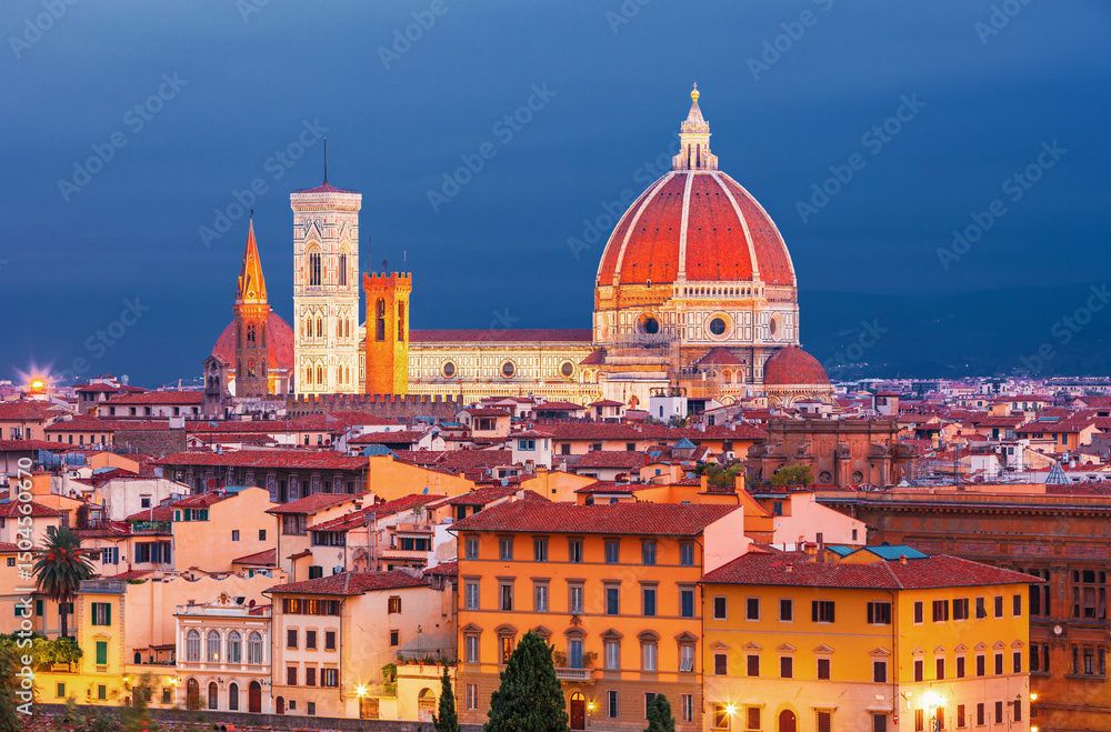 Obraz premium Beautiful view on hard of amazing Florence city and the Cathedral at sunrise, Florence, Italy 