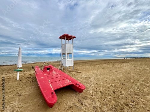 postazione di salvataggio al mare in inverno