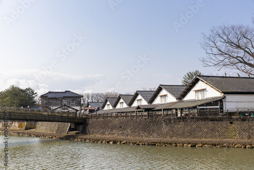 対岸の山居倉庫