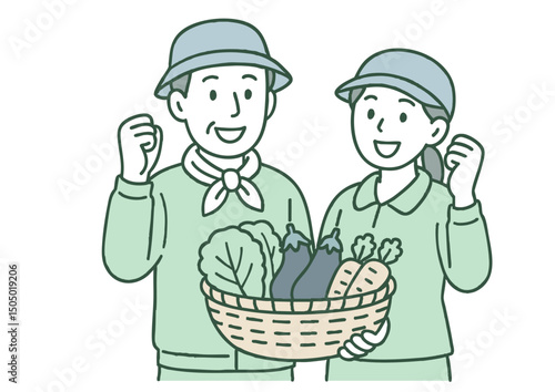 収穫した野菜を手に笑顔の農業夫婦