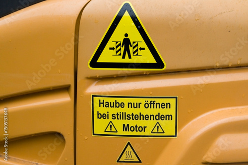 Sicherheits Hinweise Symbole Baumaschine 9