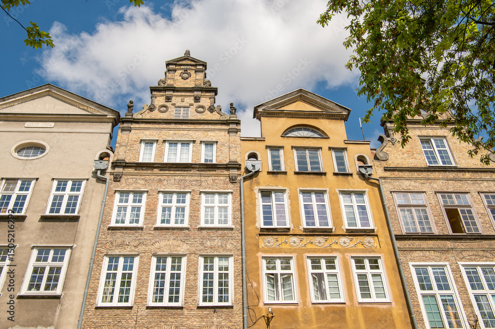 Obraz premium Old town in the Polish city of Gdansk with colorful facades of houses, Poland. Street architecture with old building. Travel photography.