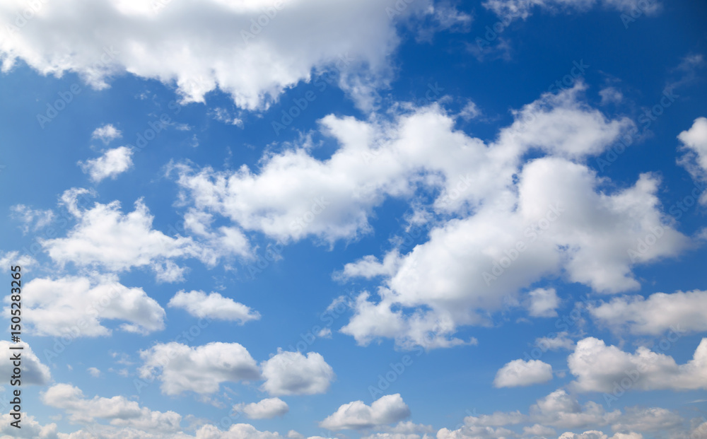 Naklejka premium A beautiful blue sky with soft, white clouds, for an abstract background