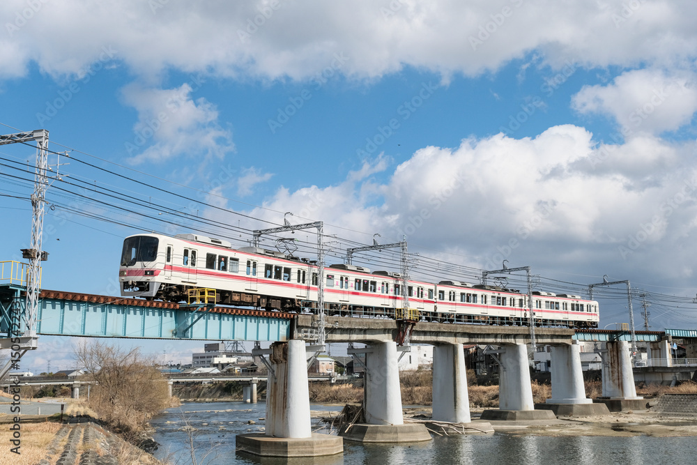 美嚢川の鉄橋を渡る神戸電鉄の電車 美嚢川の鉄橋を渡る神戸電鉄の電車