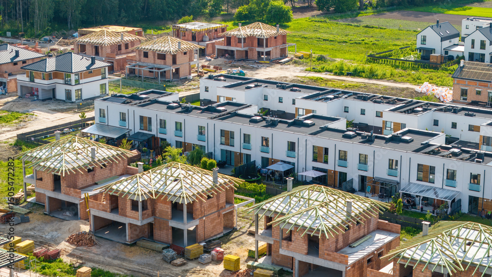 Fototapeta premium Rows of single-family houses on the city outskirts, featuring solar panels and green gardens, represent key elements of the real estate market, housing trends, mortgage loans.