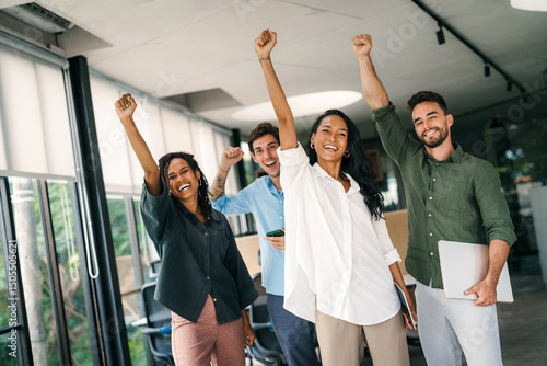 Canvas Print Success group of multiethnic entrepreneurs and business people achieving goals i