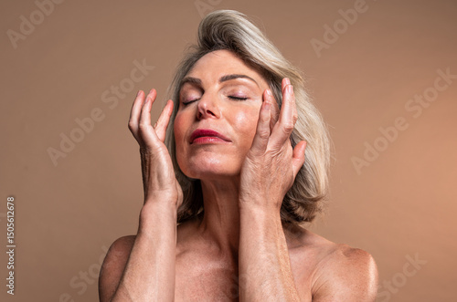 Quadro su tela Beauty portrait of beautiful mature woman, concepts about cosmetics, skincare and wellness