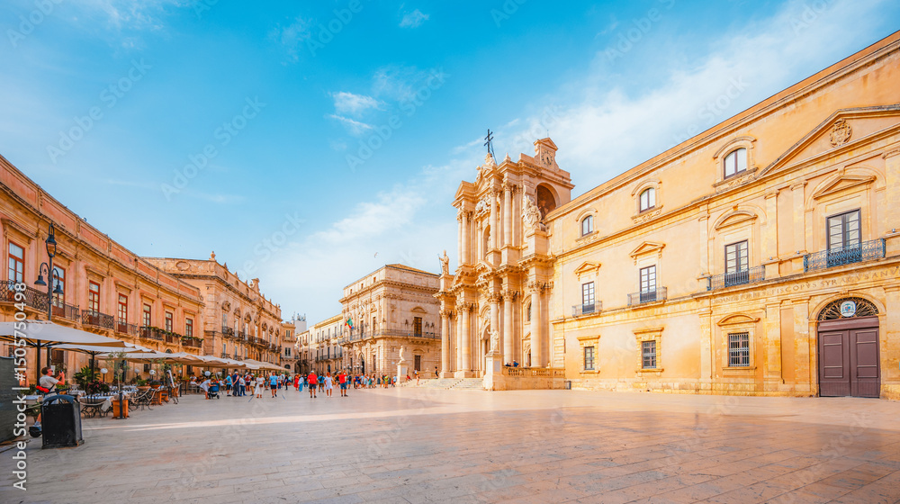 Obraz premium Ortigia island, old cityspace town in Syracuse. Small island on Sicily, Italy. Main square with Syracuse Cathedral