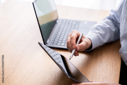Фотография Business owner organizing their remote workday