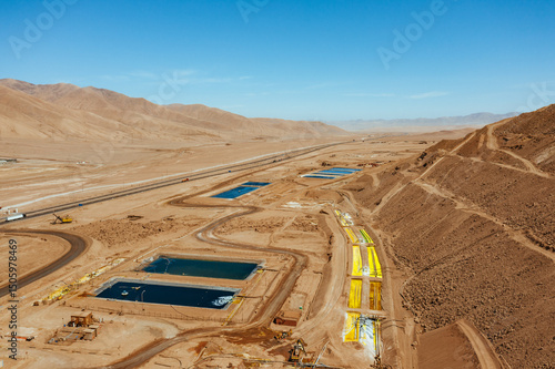 Foto Copper Leaching Heaps in the Atacama Desert – Acid Ponds and Extraction Infrastr