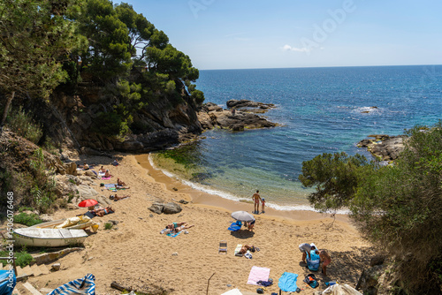 Photos Tourists relaxing on idyllic cala d'es canyers beach in costa brava, spain