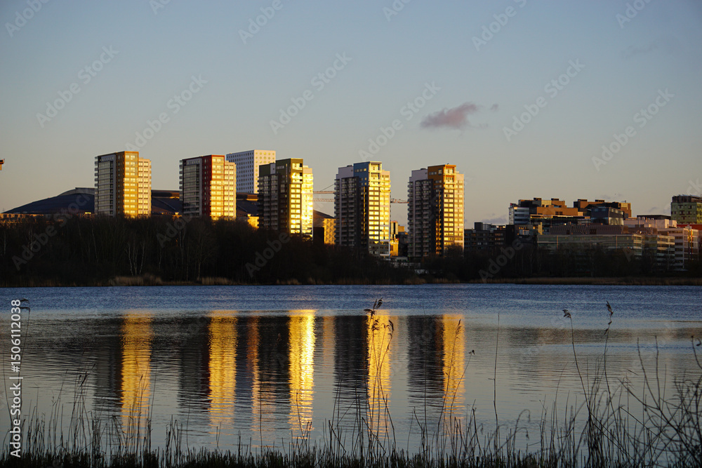 Fototapeta premium City at a lake during evening