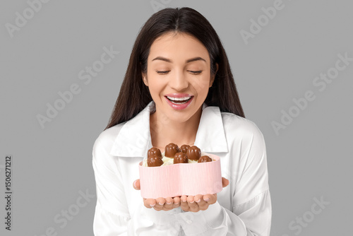 Smiling young woman with ch...