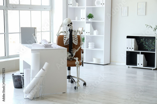 Thoughtful human skeleton m...