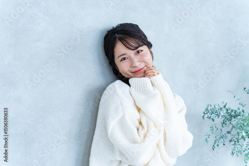 Plakat 顔に手を添える女性