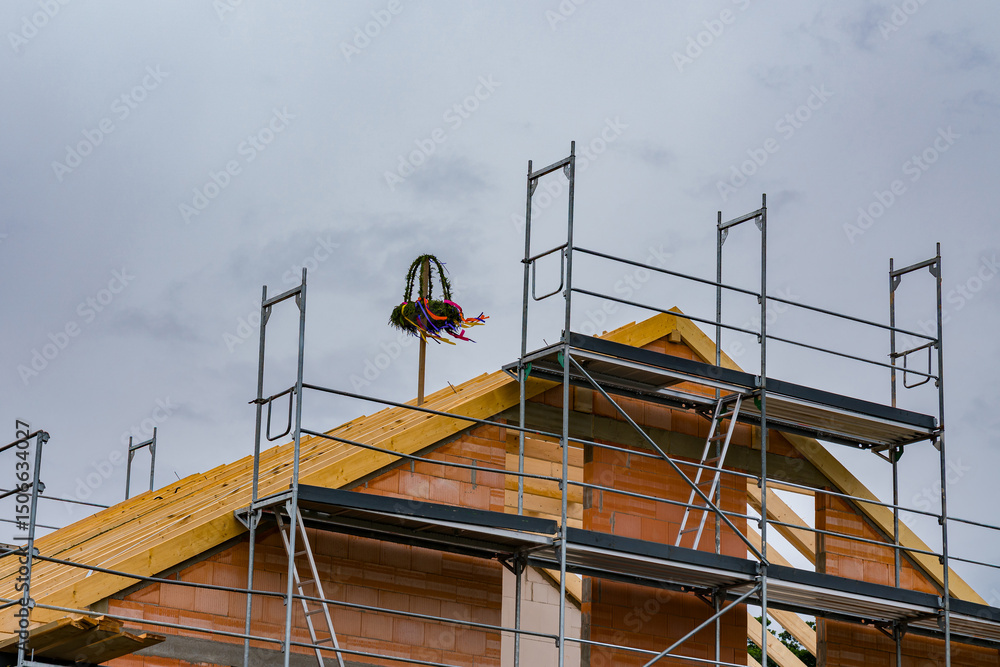 Fototapeta premium Construction site featuring roof finishing with decorative wreath