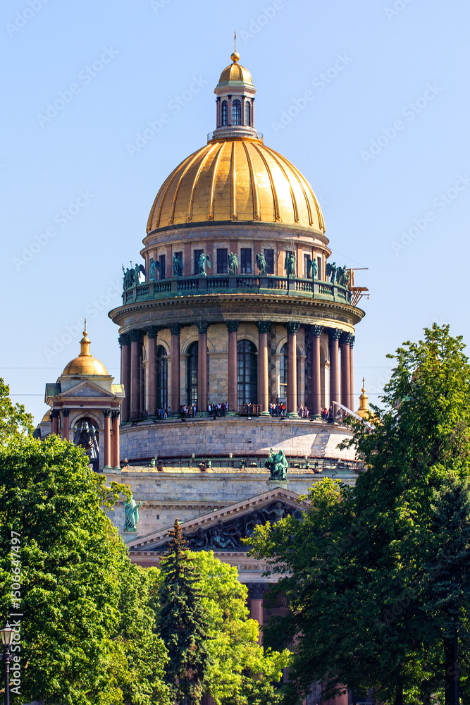 Fototapeta premium Famous St. Isaac Cathedral on summer day. Picturesque view from the Senate Square on summer day. Saint-Petersburg, Russia