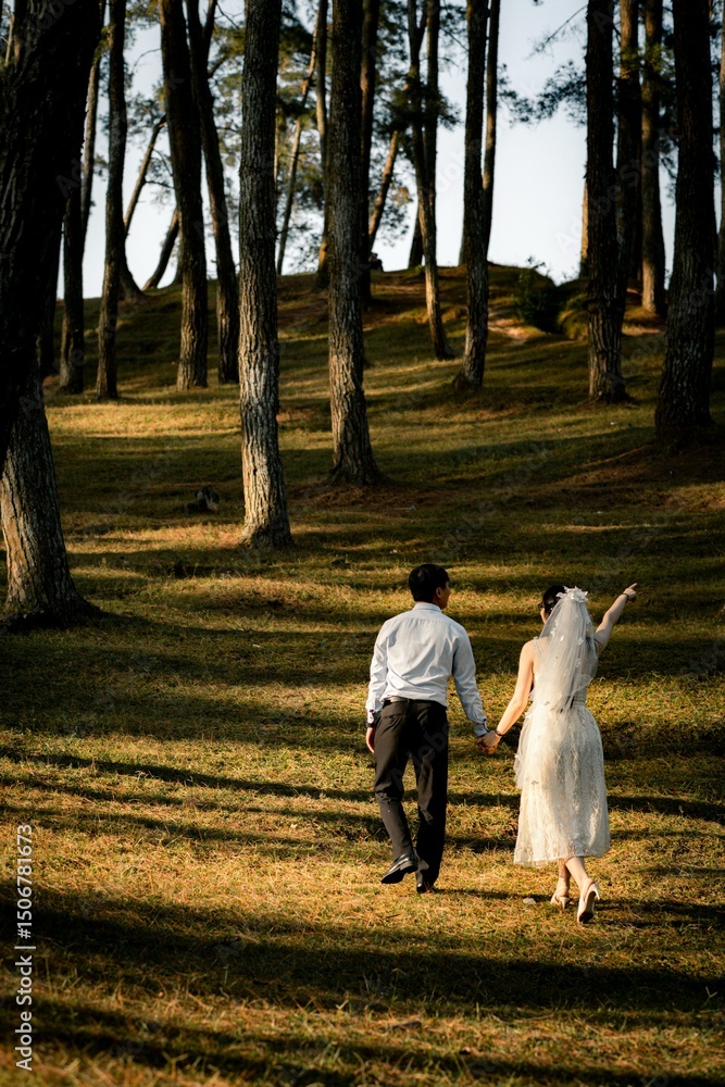 Fototapeta premium bride and groom walking