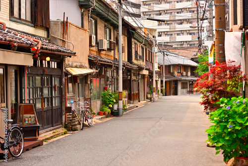 昔ながらの街並みと大阪の今が交錯する中崎町