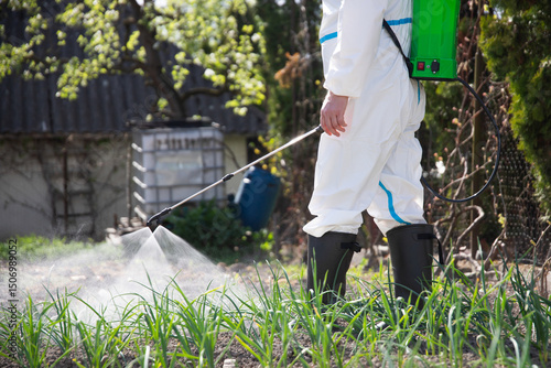 Bild auf Leinwand Farmer spraying fertilizer