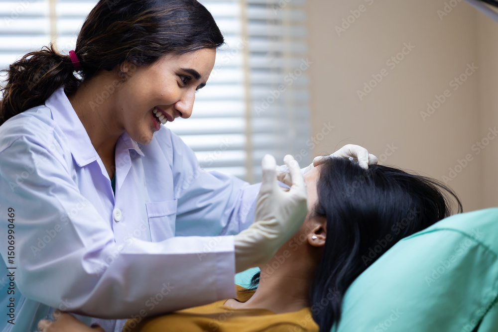 Obraz premium Facial aesthetics surgery treatment : Plastic (Cosmetic) Surgery Center : Brazilian hispanic female Doctor preparing Asian female patient for cosmetic surgery in clinic