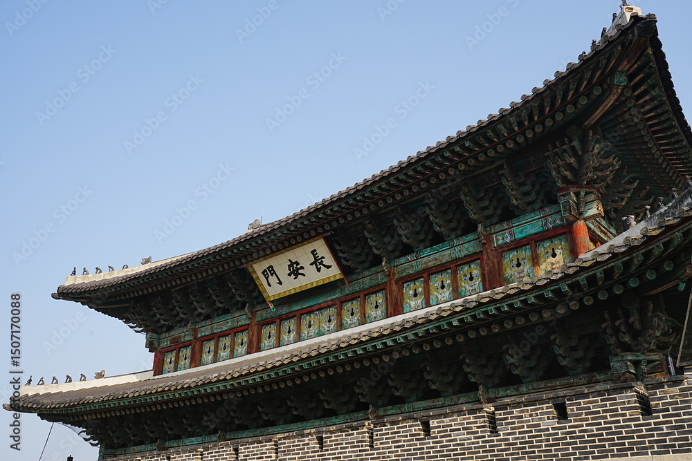 Fototapeta premium Suwon Hwaseong Fortress in Gyeonggi-do, South Korea - 韓国 京畿道 水原華城 城郭 長安門