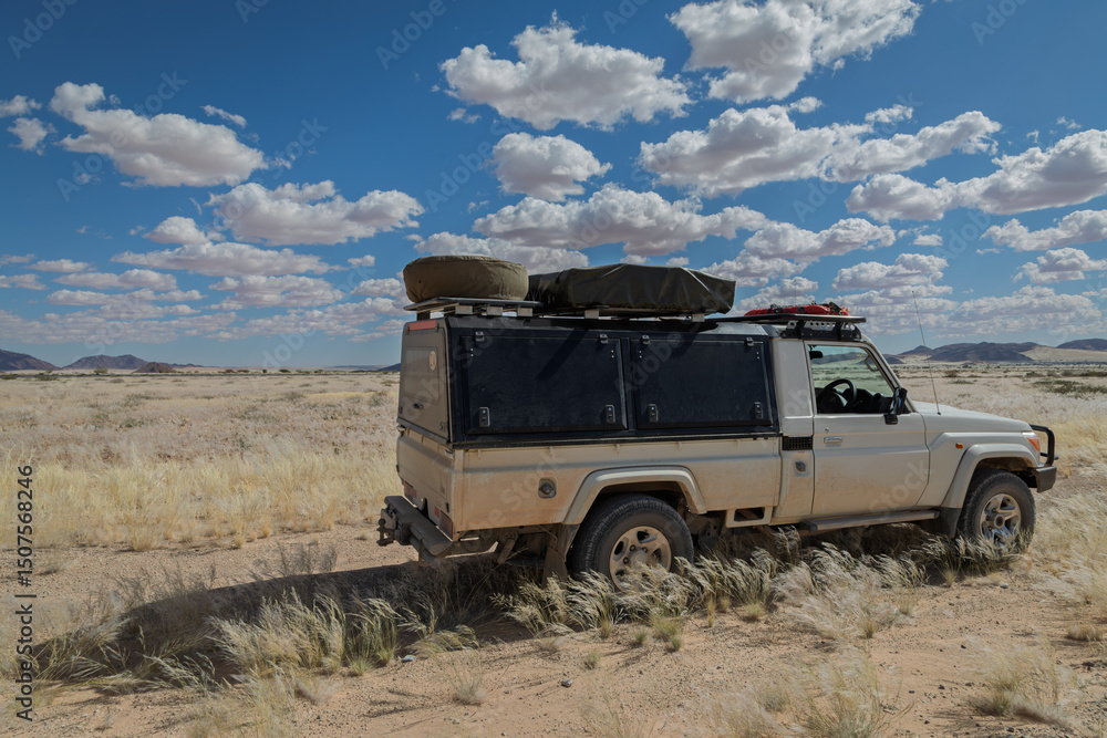 Obraz premium 4x4 truck off road in the Namib 