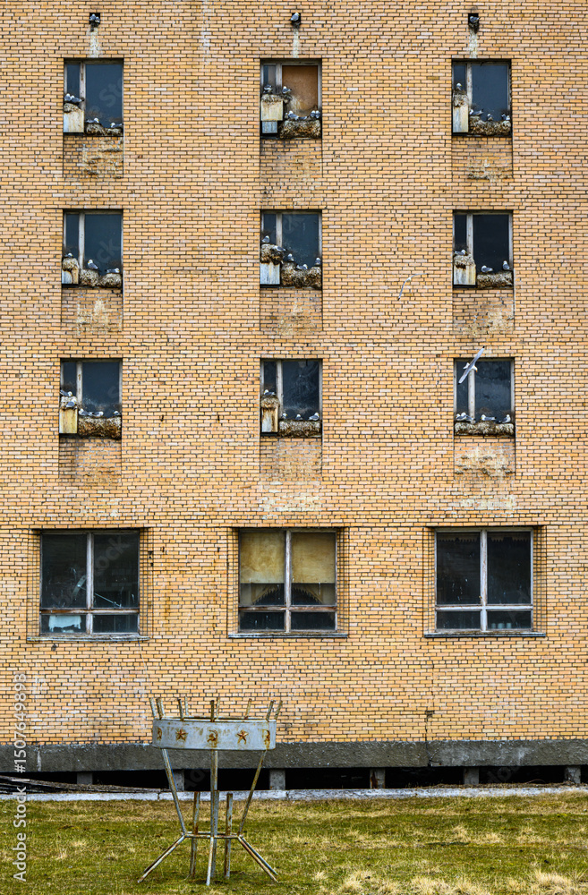 Fototapeta premium The ruins of Pyramiden in the Svalbard archipelago