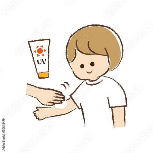 腕に日焼け止めクリームを塗ってもらっている子ども