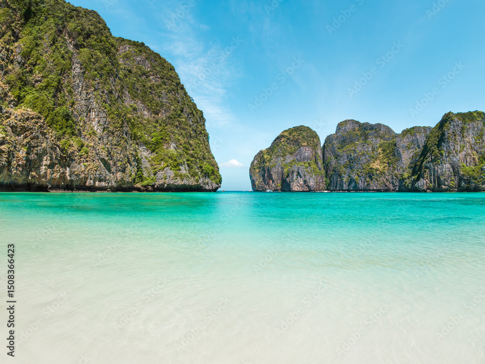 Naklejka premium Idyllic Maya Bay Beach With Turquoise Waters and Limestone Cliffs, Thailand