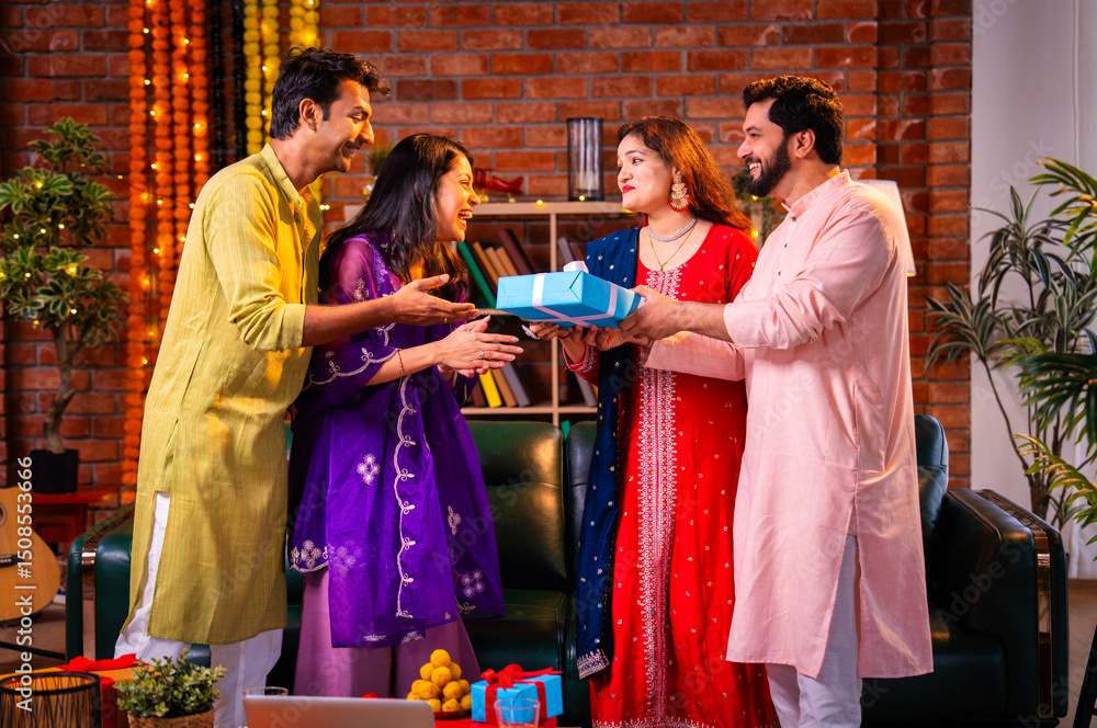 Obraz premium Couple welcomes friends and receives Diwali surprise in traditional dress at decorated home