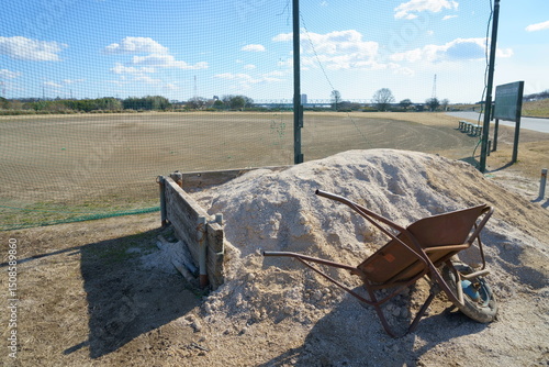 野球場にある整地用の一輪車
