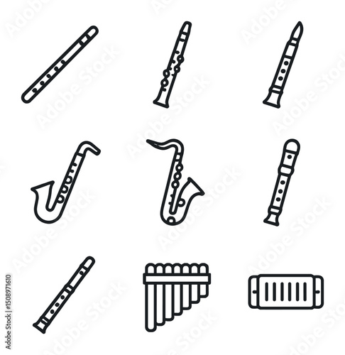 Woodwind Instrument Icons. Outline icon set of woodwind instruments: flute, clarinet, oboe, bassoon, saxophone, recorder, piccolo,