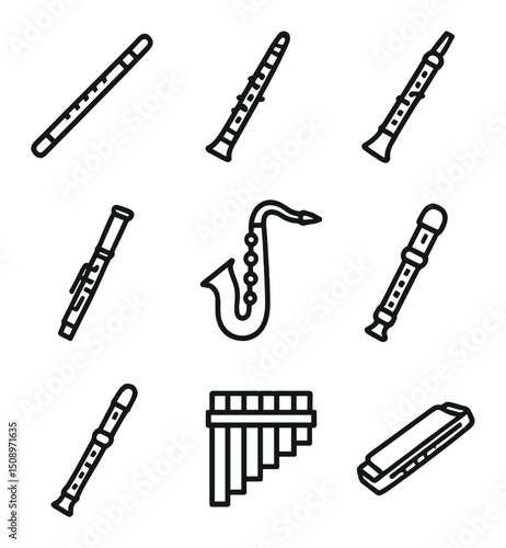 Woodwind Instrument Icons. Outline icon set of woodwind instruments: flute, clarinet, oboe, bassoon, saxophone, recorder, piccolo,