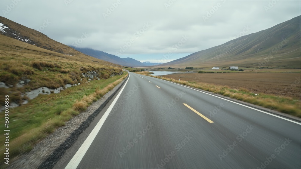 Naklejka premium road in mountains