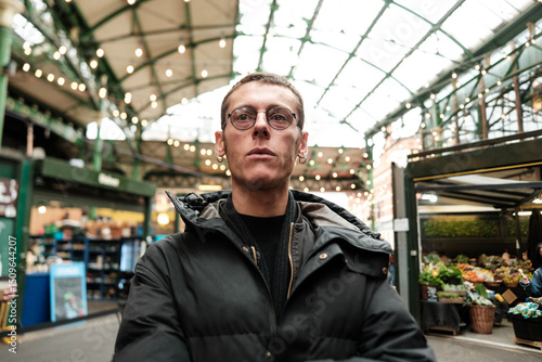 Canvas Print Young man standing in borough market, london, uk