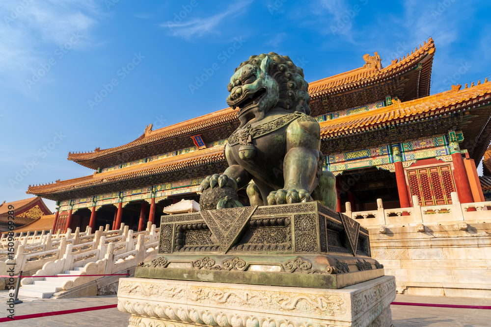Naklejka premium Bronze Lion at the Forbidden City in Beijing