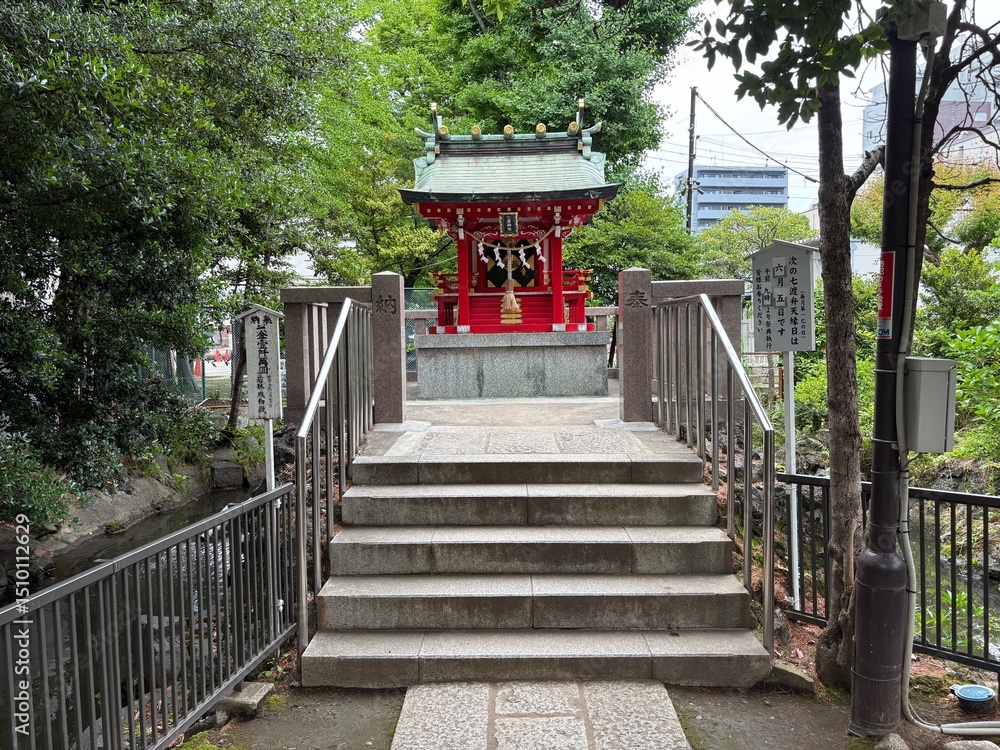 七渡神社の境内 七渡神社の境内