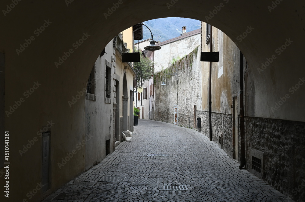 Fototapeta premium Gasse in Arco