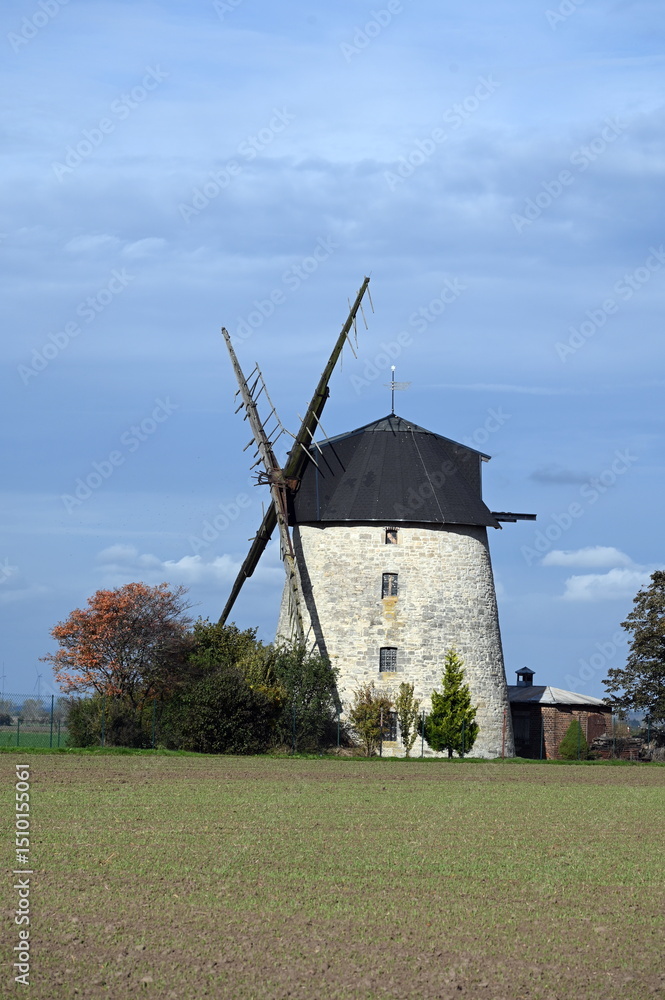 Obraz premium Windmuehle bei Ebersroda