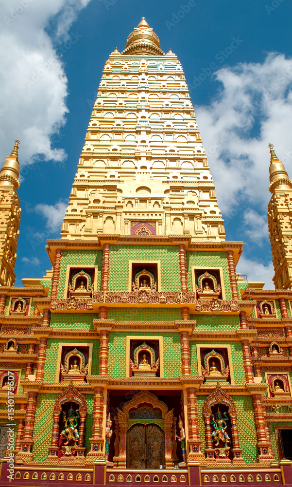 Obraz premium Golden Pagoda at Wat Maha That Wachiramongkol (Wat Bang Thong), Phang Nga, Thailand – Majestic Buddhist Temple Architecture