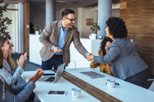Schilderij op canvas Business Professionals Shaking Hands During a Meeting in a Modern Office